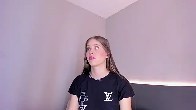 sara  jones gh online show from November 14, 2025, 7:50 pm