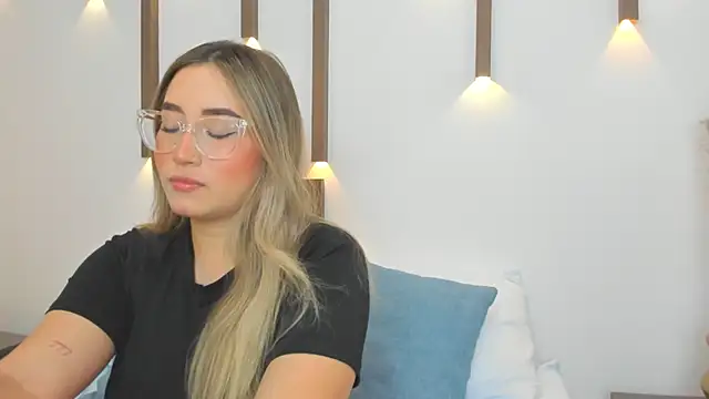 Snapshot of antonella_cutie_ chatting on March 15, 2025, 11:51 am antonella cutie online show from March 15, 2025, 11:51 am