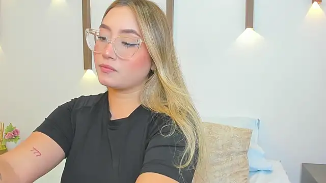 Snapshot of antonella_cutie_ chatting on September 10, 2025, 12:37 pm antonella cutie online show from September 10, 2025, 12:37 pm