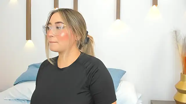 Snapshot of antonella_cutie_ chatting on March 15, 2025, 2:55 pm antonella cutie online show from March 15, 2025, 2:55 pm