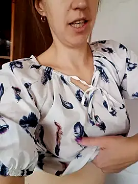 Snapshot of Calibers2932 chatting on November 5, 2025, 8:28 am Calibers2932 online show from November 5, 2025, 8:28 am