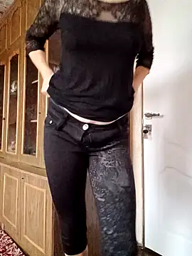 Snapshot of Calibers2932 chatting on October 8, 2025, 7:21 am Calibers2932 online show from October 8, 2025, 7:21 am