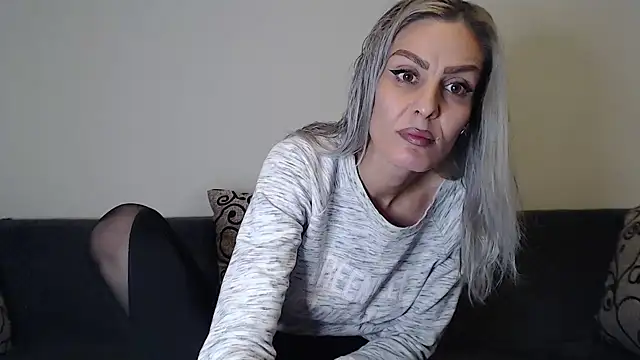 Snapshot of AshlineKatte chatting on October 16, 2025, 5:10 pm AshlineKatte online show from October 16, 2025, 5:10 pm