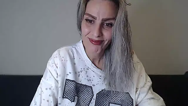 Snapshot of AshlineKatte chatting on November 7, 2025, 1:26 pm AshlineKatte online show from November 7, 2025, 1:26 pm