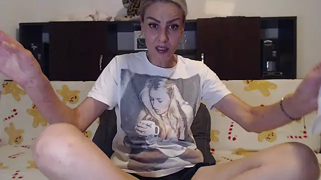 Snapshot of AshlineKatte chatting on October 11, 2025, 6:42 pm AshlineKatte online show from October 11, 2025, 6:42 pm