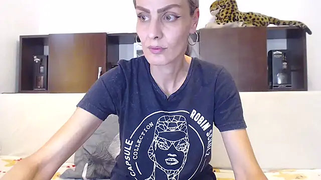 Snapshot of AshlineKatte chatting on October 24, 2025, 12:15 pm AshlineKatte online show from October 24, 2025, 12:15 pm