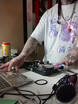 justthetip4209 online show from March 18, 2025, 6:17 am