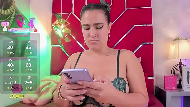 VeronicaOlson  online show from November 29, 2025, 4:12 am