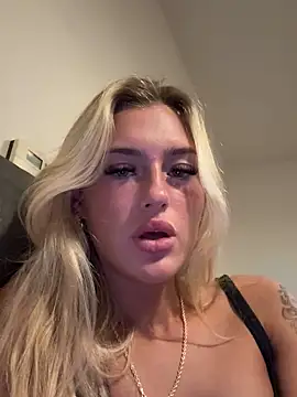 Snapshot of PrettyPrincess69x chatting on March 11, 2025, 10:20 pm PrettyPrincess69x online show from March 11, 2025, 10:20 pm