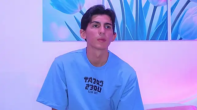 Snapshot of Ana_and_Leo chatting on December 4, 2025, 2:38 pm Ana and Leo online show from December 4, 2025, 2:38 pm