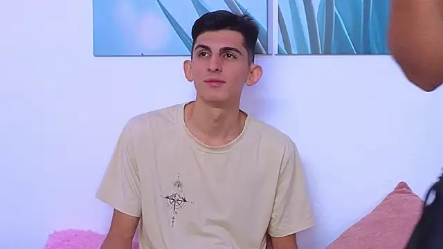 Snapshot of Ana_and_Leo chatting on December 5, 2025, 2:15 pm Ana and Leo online show from December 5, 2025, 2:15 pm