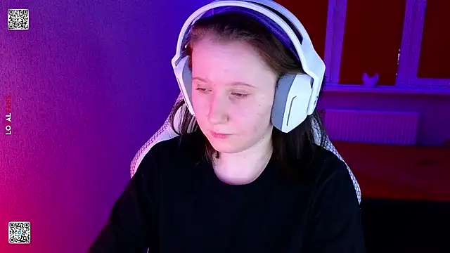 mon lola online show from February 9, 2026, 3:21 pm