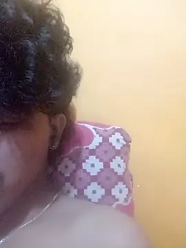 Snapshot of CosmicEmuu chatting on October 14, 2025, 2:07 pm CosmicEmuu online show from October 14, 2025, 2:07 pm