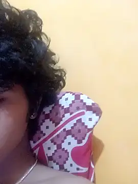 Snapshot of CosmicEmuu chatting on January 8, 2025, 5:05 pm CosmicEmuu online show from January 8, 2025, 5:05 pm