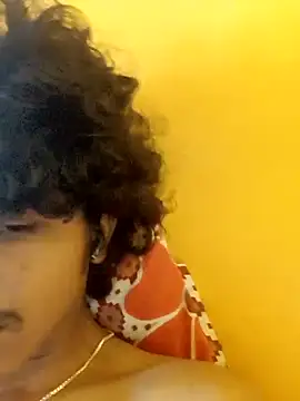 Snapshot of CosmicEmuu chatting on February 14, 2025, 10:17 am CosmicEmuu online show from February 14, 2025, 10:17 am