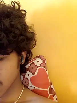 Snapshot of CosmicEmuu chatting on February 14, 2025, 5:51 am CosmicEmuu online show from February 14, 2025, 5:51 am