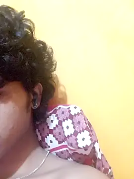 Snapshot of CosmicEmuu chatting on January 12, 2025, 7:31 pm CosmicEmuu online show from January 12, 2025, 7:31 pm