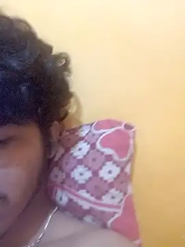 Snapshot of CosmicEmuu chatting on October 6, 2025, 6:25 am CosmicEmuu online show from October 6, 2025, 6:25 am