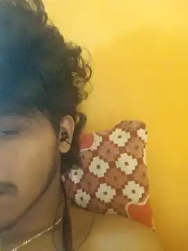 Snapshot of CosmicEmuu chatting on November 16, 2025, 10:53 am CosmicEmuu online show from November 16, 2025, 10:53 am