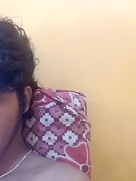 Snapshot of CosmicEmuu chatting on September 30, 2025, 6:30 am CosmicEmuu online show from September 30, 2025, 6:30 am