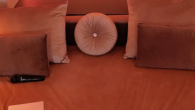 RubyLuxee online show from March 30, 2026, 4:58 am