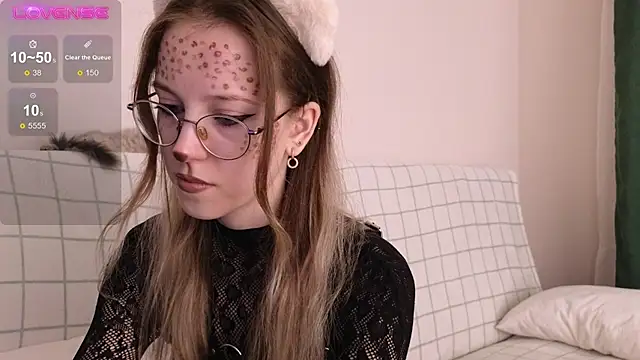 Snapshot of MaryBliss chatting on November 13, 2025, 8:57 pm MaryBliss online show from November 13, 2025, 8:57 pm