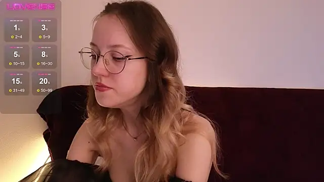 Snapshot of MaryBliss chatting on October 16, 2025, 8:28 pm MaryBliss online show from October 16, 2025, 8:28 pm