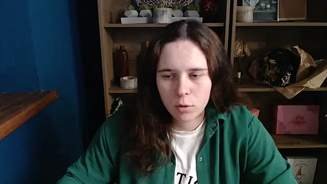 Snapshot of mini_girly chatting on October 22, 2025, 1:32 pm mini girly online show from October 22, 2025, 1:32 pm