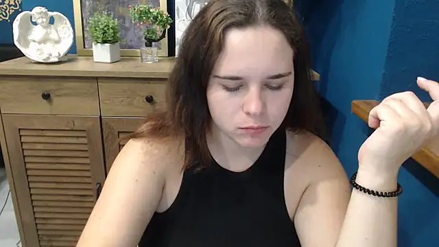 Snapshot of mini_girly chatting on September 19, 2025, 7:34 am mini girly online show from September 19, 2025, 7:34 am