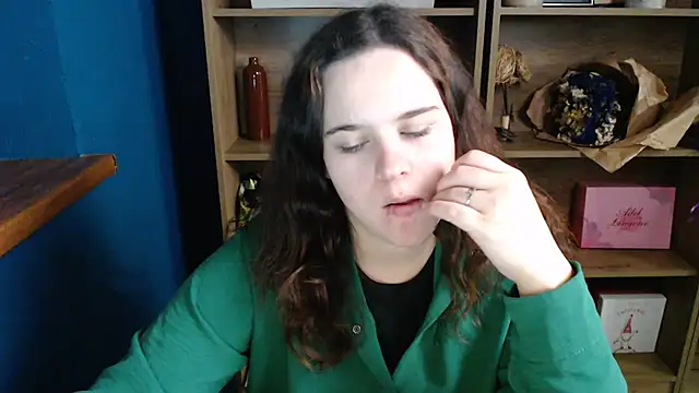 Snapshot of mini_girly chatting on October 15, 2025, 8:00 am mini girly online show from October 15, 2025, 8:00 am