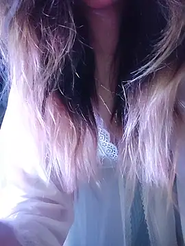 Snapshot of LoveFoxyQueen chatting on March 25, 2026, 8:52 pm LoveFoxyQueen online show from March 25, 2026, 8:52 pm