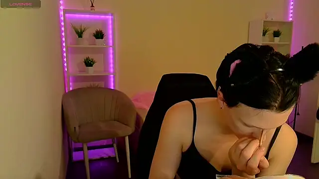 Snapshot of DianaRadrigo chatting on January 22, 2025, 12:17 pm DianaRadrigo online show from January 22, 2025, 12:17 pm