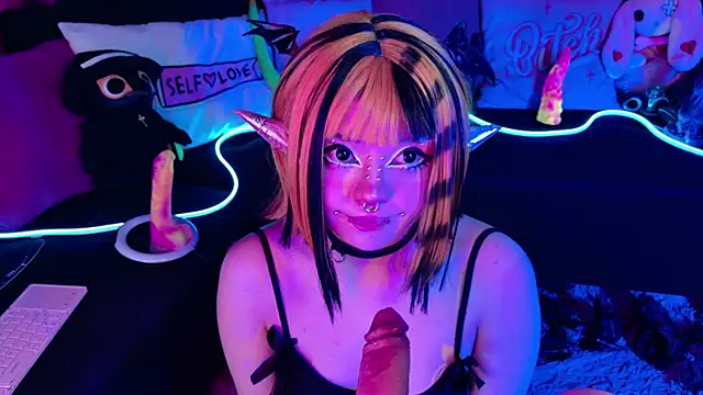 Snapshot of LaytonBox chatting on September 23, 2025, 1:40 pm LaytonBox online show from September 23, 2025, 1:40 pm