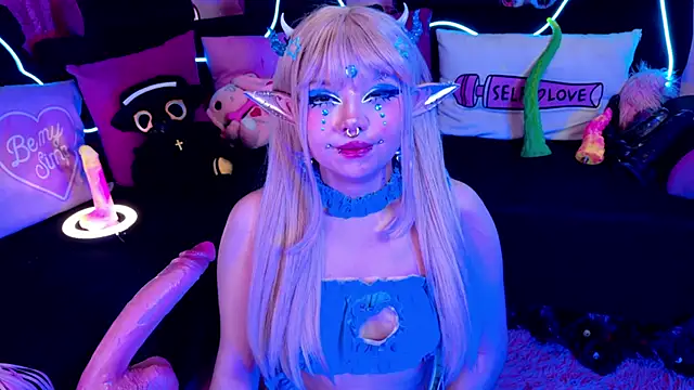 Snapshot of LaytonBox chatting on September 22, 2025, 2:01 pm LaytonBox online show from September 22, 2025, 2:01 pm