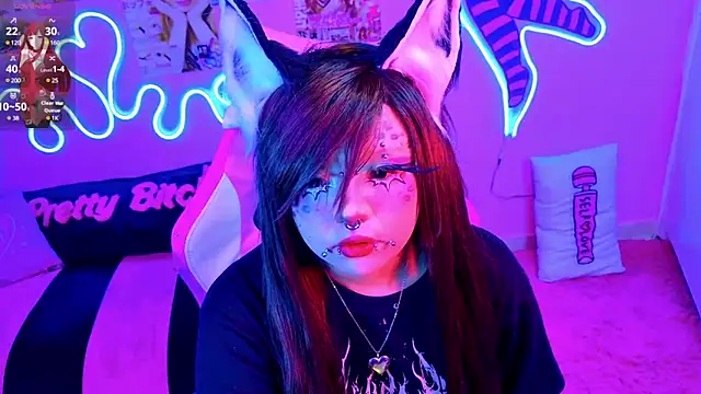 Snapshot of LaytonBox chatting on March 22, 2025, 9:21 pm LaytonBox online show from March 22, 2025, 9:21 pm