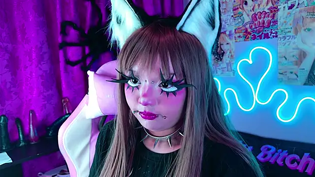 Snapshot of LaytonBox chatting on March 2, 2025, 11:39 pm LaytonBox online show from March 2, 2025, 11:39 pm