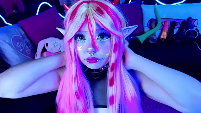 Snapshot of LaytonBox chatting on September 16, 2025, 1:56 pm LaytonBox online show from September 16, 2025, 1:56 pm