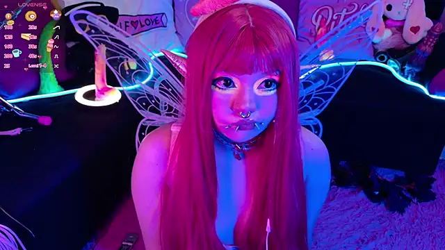 Snapshot of LaytonBox chatting on September 26, 2025, 4:03 pm LaytonBox online show from September 26, 2025, 4:03 pm