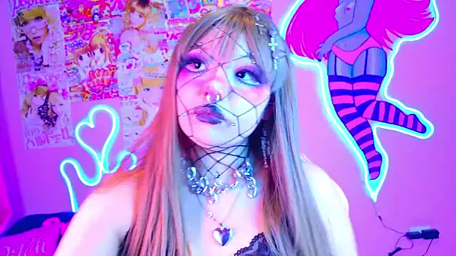 Snapshot of LaytonBox chatting on March 11, 2025, 3:47 am LaytonBox online show from March 11, 2025, 3:47 am