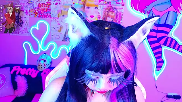 Snapshot of LaytonBox chatting on March 14, 2025, 12:32 am LaytonBox online show from March 14, 2025, 12:32 am