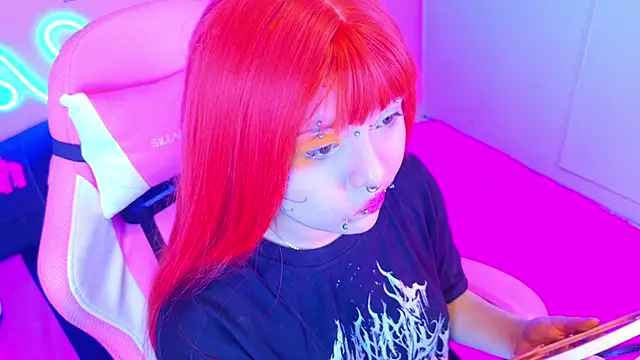 Snapshot of LaytonBox chatting on March 15, 2025, 2:35 am LaytonBox online show from March 15, 2025, 2:35 am