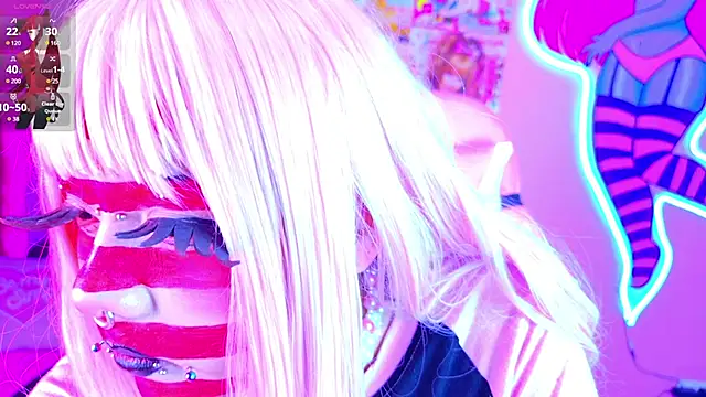 Snapshot of LaytonBox chatting on March 11, 2025, 11:15 pm LaytonBox online show from March 11, 2025, 11:15 pm