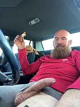 Snapshot of 32XRedBeard chatting on February 24, 2026, 10:43 pm 32XRedBeard online show from February 24, 2026, 10:43 pm