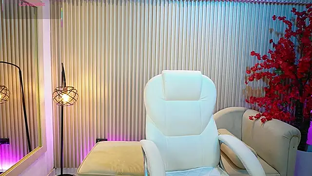 Snapshot of Emma_Walkerr_ chatting on September 18, 2025, 7:06 pm Emma Walkerr online show from September 18, 2025, 7:06 pm