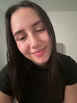 Snapshot of Jullya_x chatting on July 15, 2026, 10:28 pm Jullya x online show from July 15, 2026, 10:28 pm