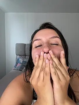 Snapshot of Jullya_x chatting on July 9, 2026, 8:19 pm Jullya x online show from July 9, 2026, 8:19 pm
