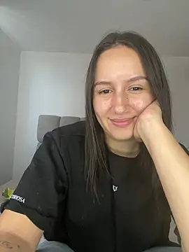 Snapshot of Jullya_x chatting on June 24, 2026, 9:34 pm Jullya x online show from June 24, 2026, 9:34 pm