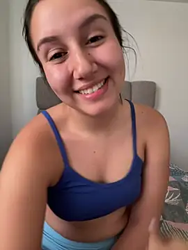 Snapshot of Jullya_x chatting on July 13, 2026, 9:36 pm Jullya x online show from July 13, 2026, 9:36 pm
