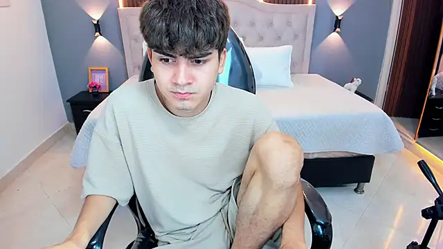 Tommy18   online show from June 4, 2026, 3:33 am