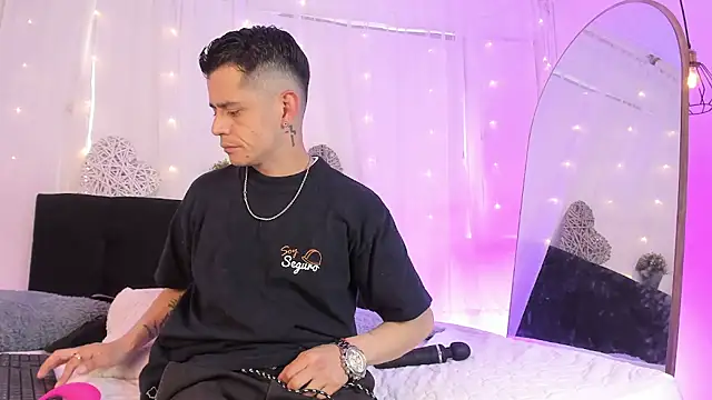 Snapshot of Bonny_and_carrot chatting on October 30, 2025, 7:11 pm Bonny and carrot online show from October 30, 2025, 7:11 pm